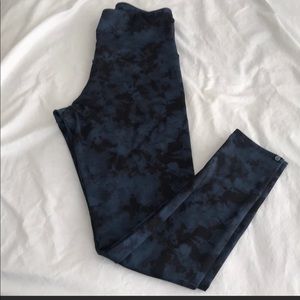 Onzie tie-dye leggings